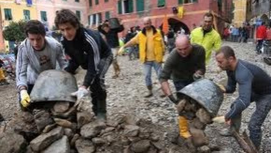 Siamo nel fango, ma guardiamo le stelle